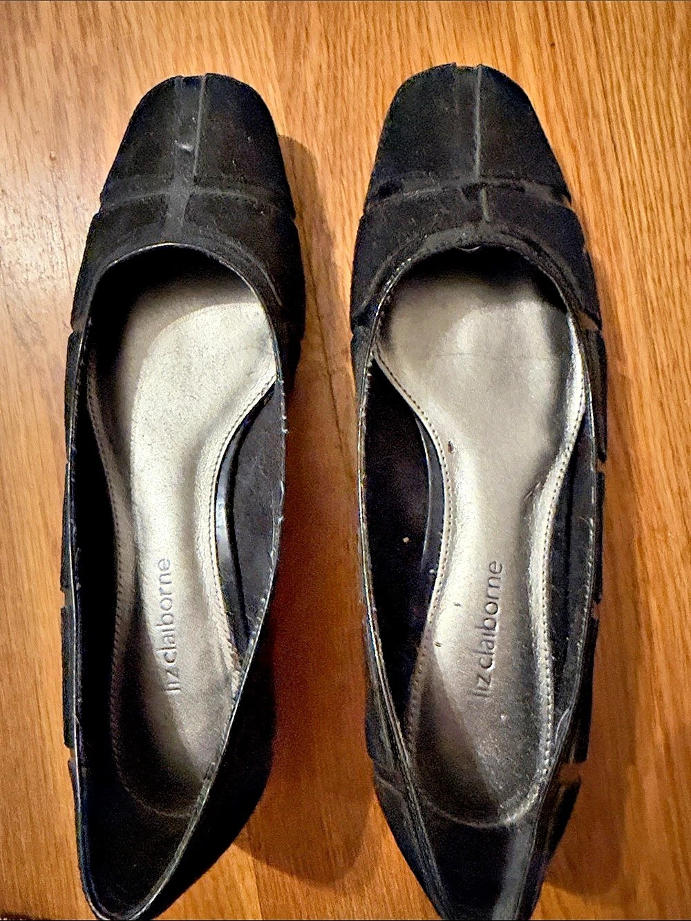 Liz Claiborne Pointed Toe Flats in Black